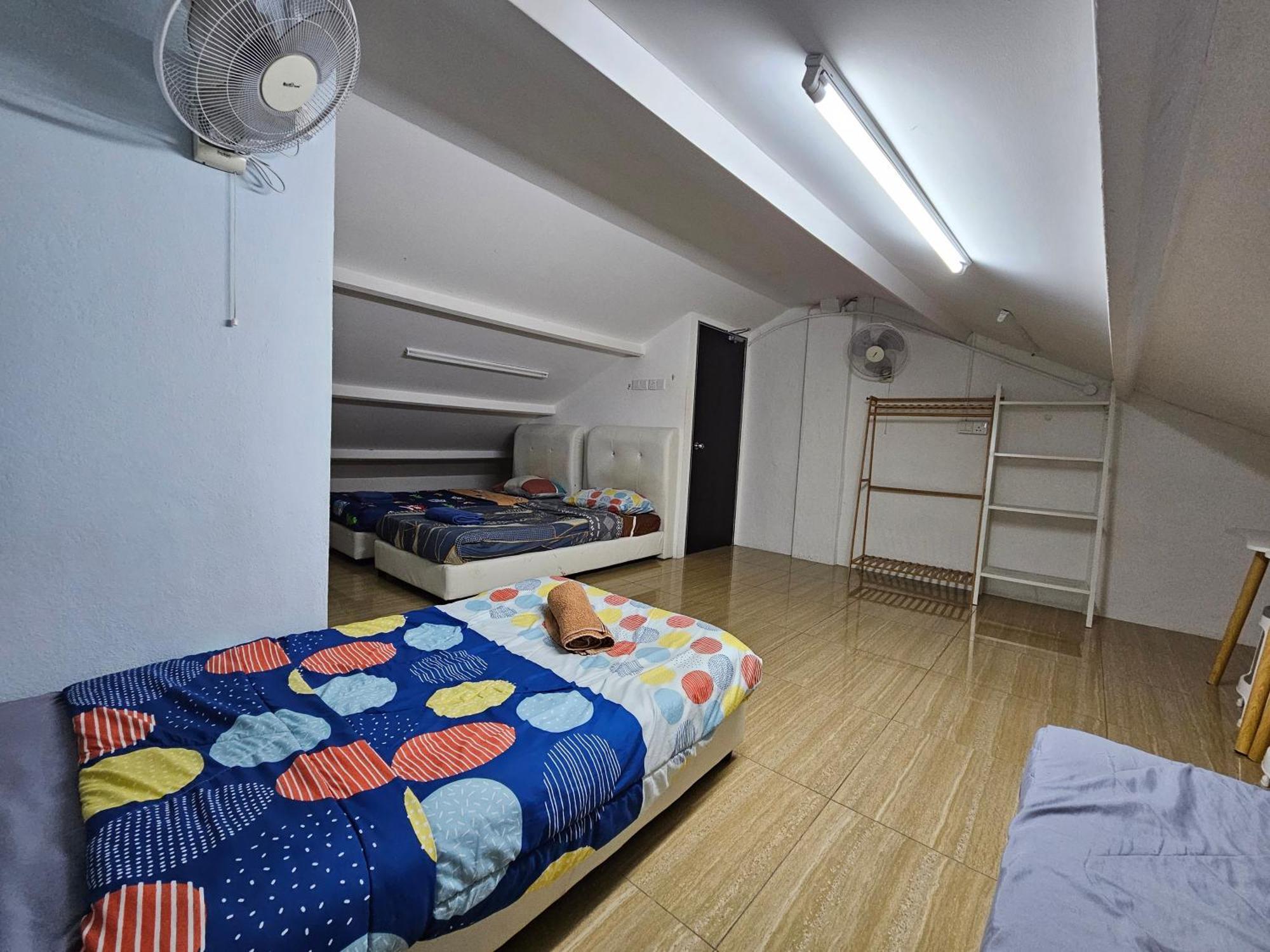 Color Mixed Home Hostel Джорджтаун Экстерьер фото