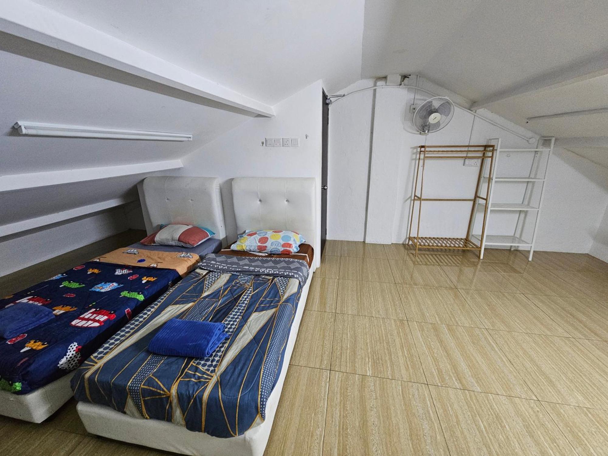 Color Mixed Home Hostel Джорджтаун Экстерьер фото
